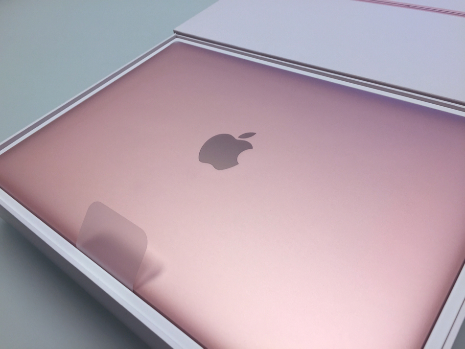 Эппл горячая. Ноутбук Эппл розовое золото. Макбук Роуз Голд. MACBOOK Air Rose Gold 2020. MACBOOK Air m1 Rose Gold.