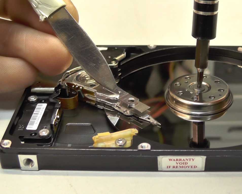 Как вытащить информацию с жесткого диска. Восстановление жестких дисков. Починить жесткий диск. Восстановление данных с жесткого диска. HDD восстановление данных.