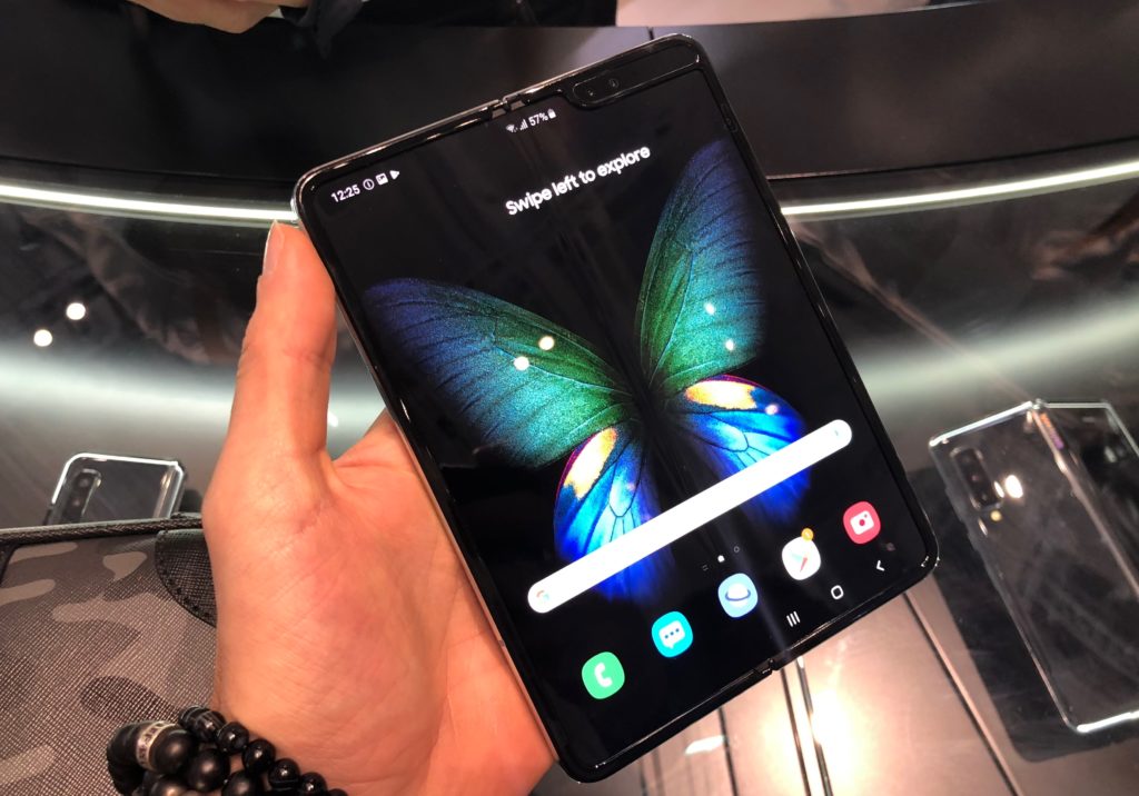 Телефон самсунг новинки цена. Samsung Galaxy Fold 2022. Новый самсунг 2022. Samsung Fold 4. Samsung Phone 2022.