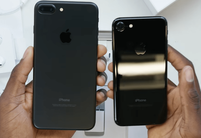 Jet black. Айфон 7 Джет Блэк и матовый. Iphone 7 Jet Black матовый. Iphone 7 Black vs Jet Black. Айфон 7 в цвете Джет Блэк.