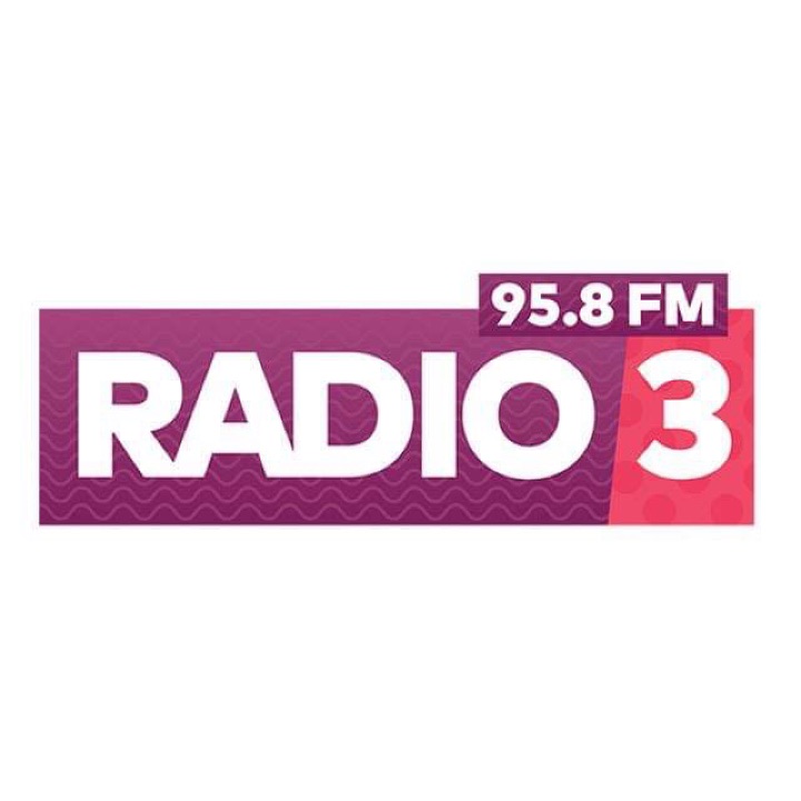 Радио три омск прямой эфир. Радио тройка логотип. Радио радио-3. Слушать радио. Радио-3 Омск.