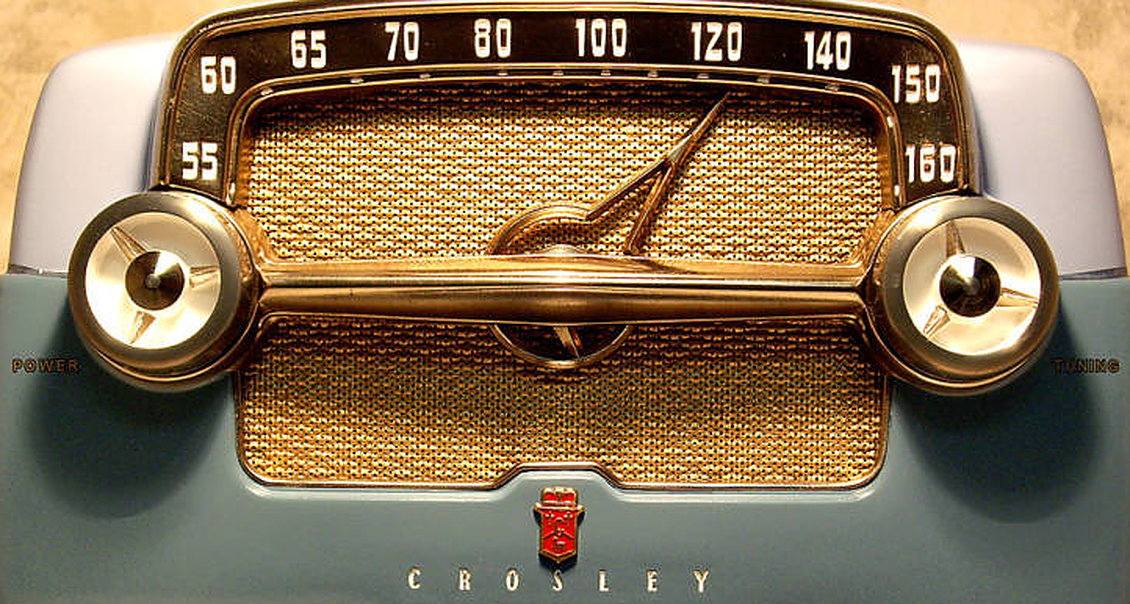 Олд скул радио. Радио с глазами. Crosley 2503 радио. Rafena радио. Приемник ригола.