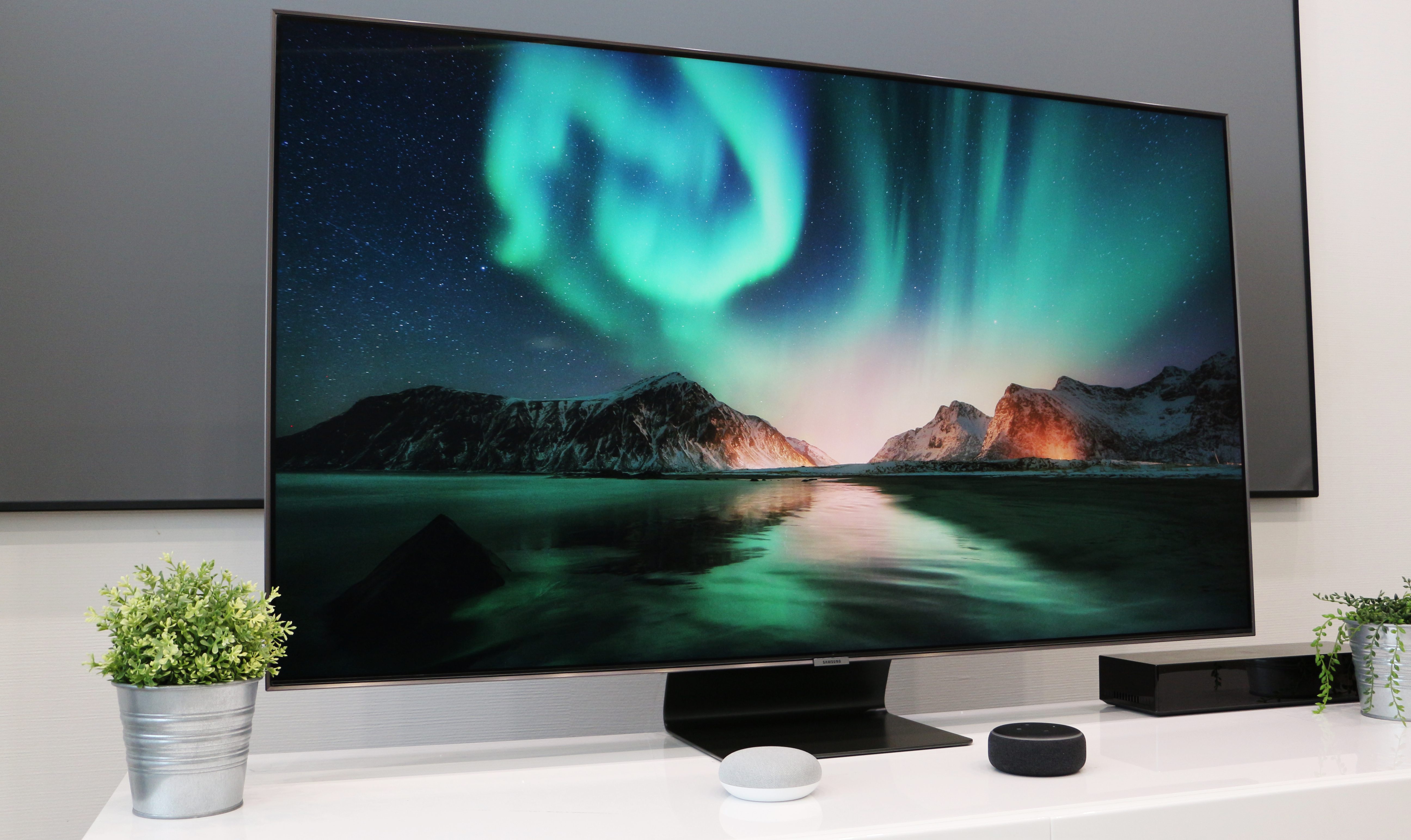 Какие хорошие телевизоры в 2023 году. Samsung q90 55. QLED 65 дюймов. Телевизор самсунг q 90. Телевизор 55 дюймов QLED.