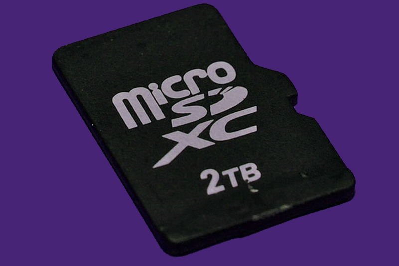 Сколько стоит сд. Флешка микро SD 2тб. Samsung 2tb MICROSD. Micro CD 1 TB. Карта памяти MICROSD 2 ТБ.