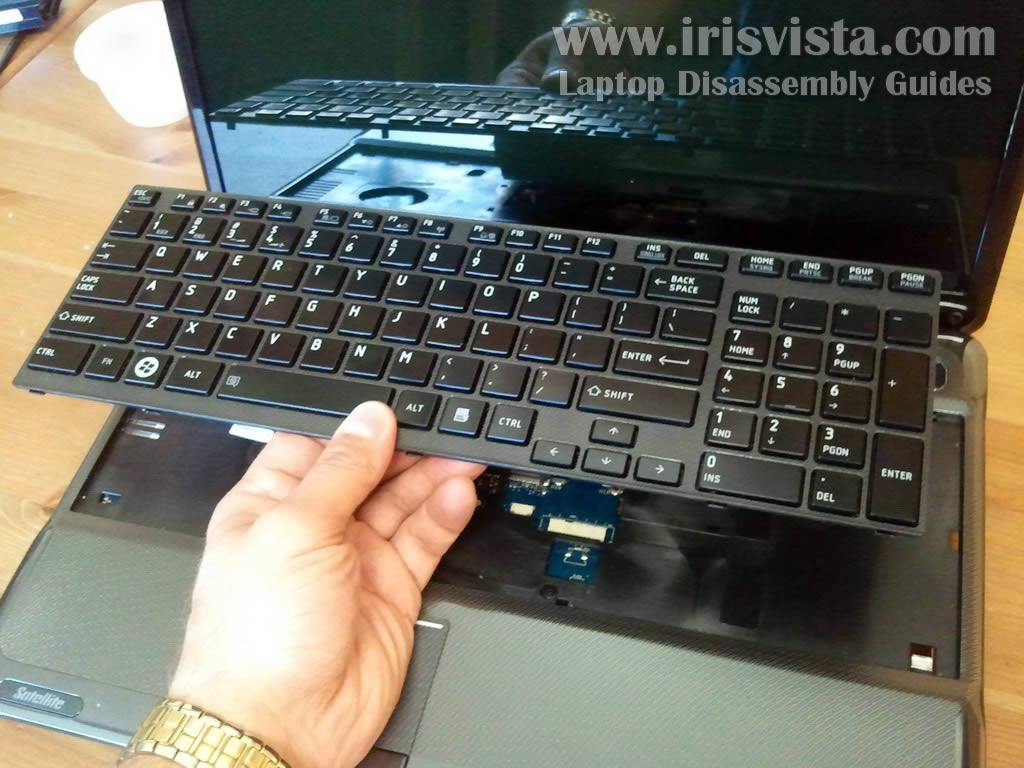 Пролил на клавиатуру ноутбука. Клавиатура ноутбука. Ноутбук в воде. Toshiba a665 s6094 Speaker. На клавиатуру ноутбука пролили воду Irbis nb241.