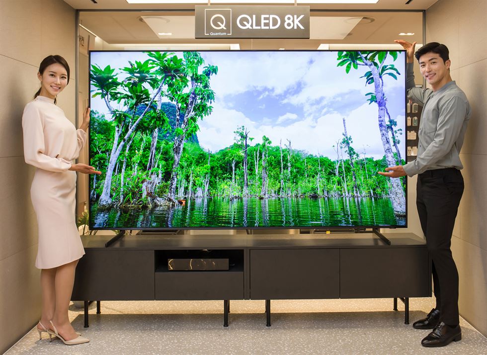 Телевизор 98 см. Телевизор самсунг QLED 8к. Samsung QLED 8k 98 дюймов. Samsung 8k TV 98 inch. Телевизор самсунг 8к 98 дюймов.