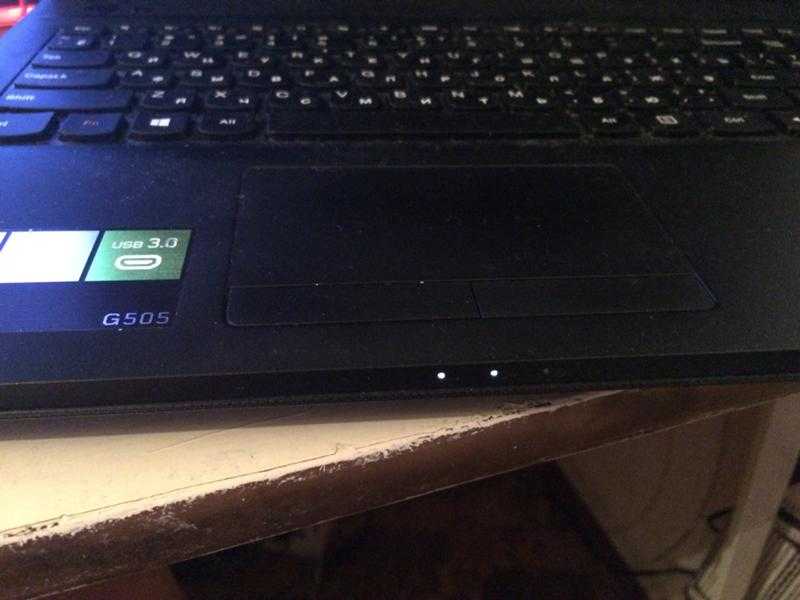 Не горит экран на ноутбуке. 2 Индикатора на корпусе ноутбука леново. Леново ноутбук экран черный. Ноутбук асус включение. Индикатор включения ноутбук.