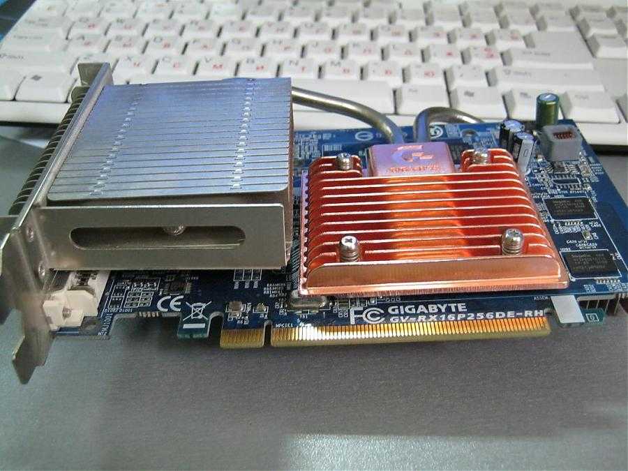 Видеокарта i3. GTX 210 видеокарта с пассивным охлаждением. Видеокарта Gigabyte 256 MB пассивное охлаждение. D33006 Gigabyte с пассивным охлаждением. Видеокарта Gigabyte GEFORCE С пассивным охлаждением.