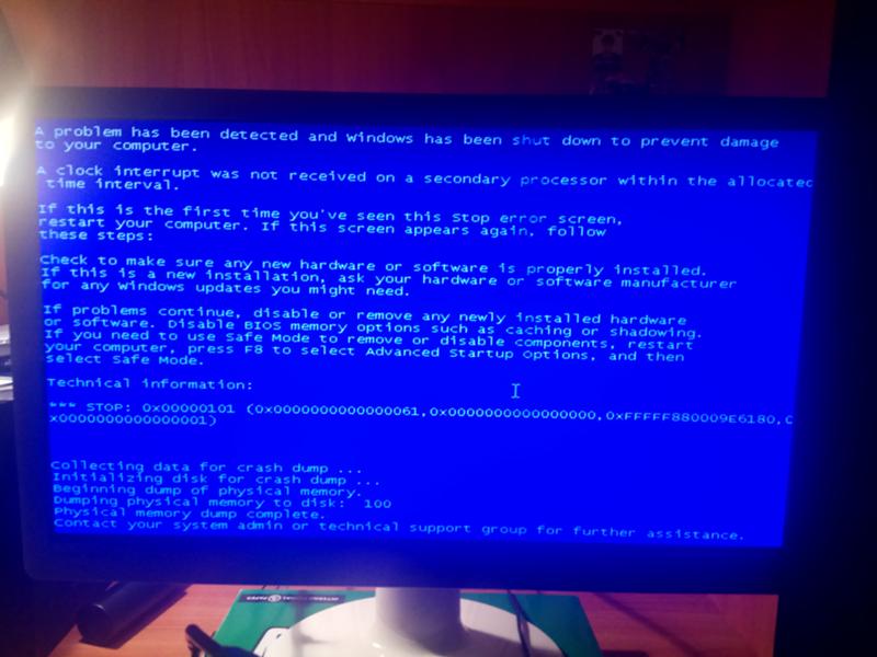 Флешка синий экран 10. Ошибки на экране процессора. Синий экран биос. Ошибка на процессоре BIOS. BSOD из за процессора.