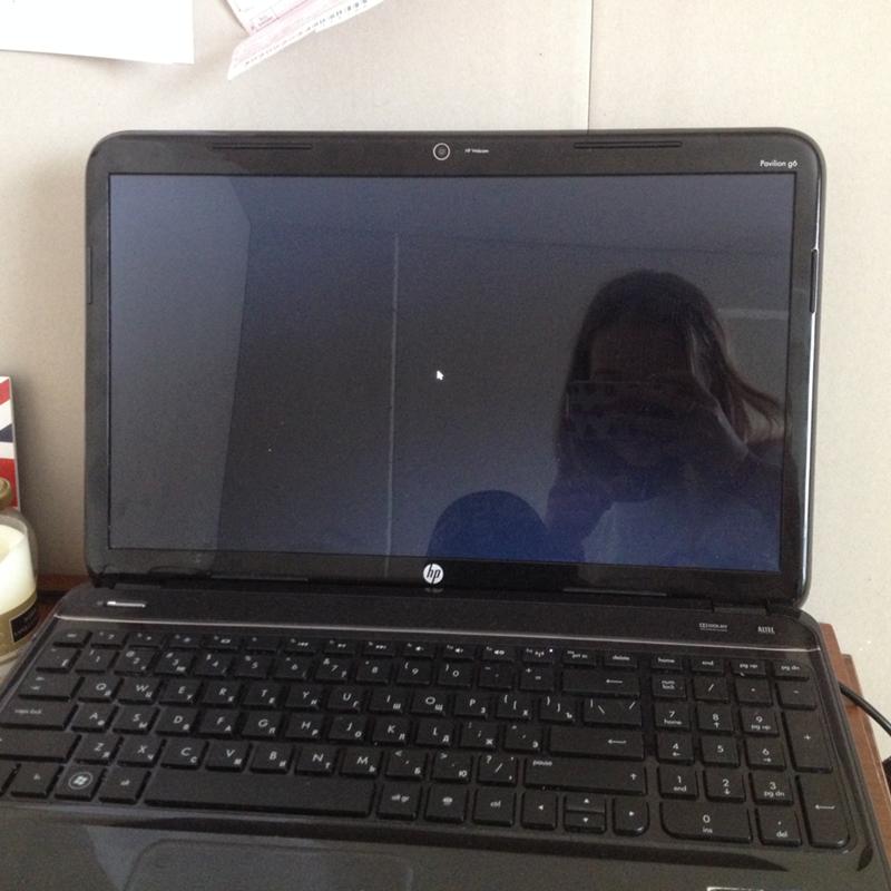 Ноут не включается экран. Черный экран на ноутбуке. Ноутбук включается но экран черный.