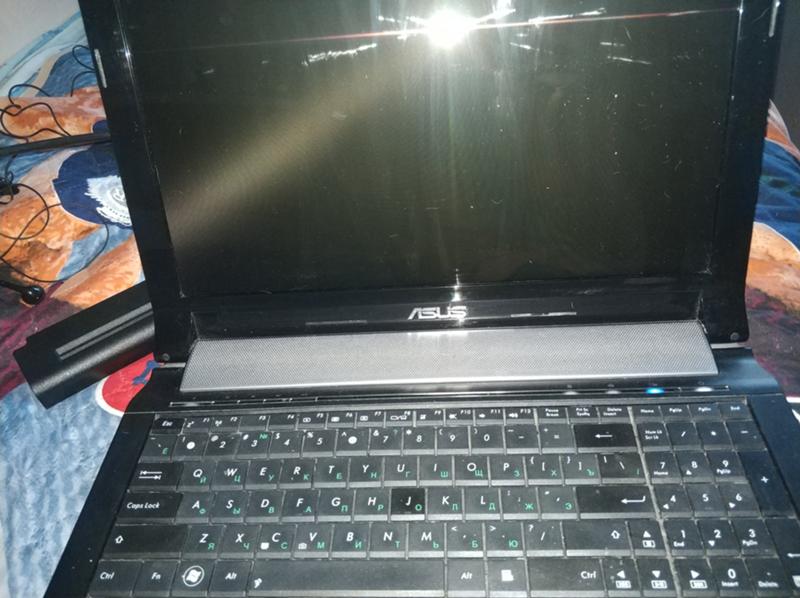 Ноутбук лампочка горит но экран черный. Экран для ноутбука Тошиба. Черный экран на ноутбуке. Перегорел экран на ноутбуке. Не горит экран на ноутбуке.