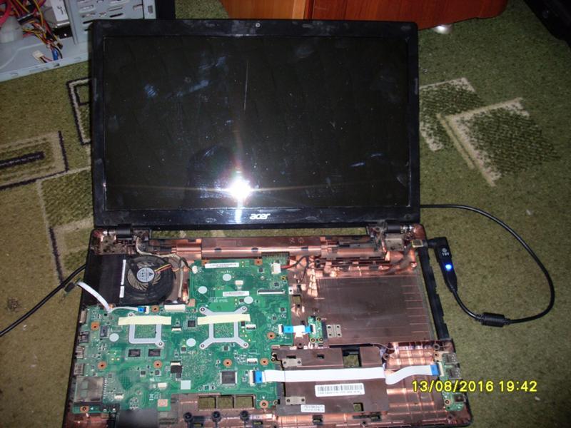 Ноутбук асер черный экран. Экран для ноутбука Acer. Сгоревший ноутбук ASUS. Разбитый ноутбук. Разбитый ноутбук Acer.