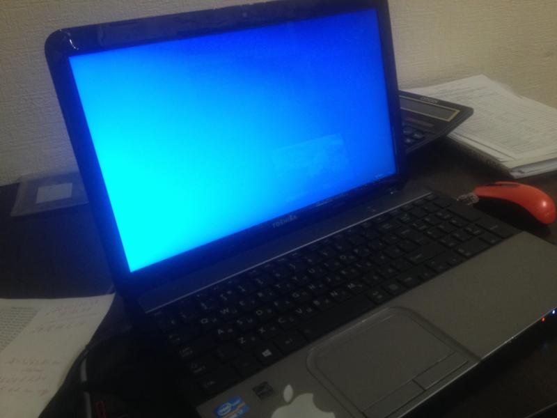 Ноутбук появляется синий экран. Синий экран на ноутбуке асус. Экран смерти на ноутбуке. Черный/синий экран на ноутбуке. Синий экран при включении ноутбука.