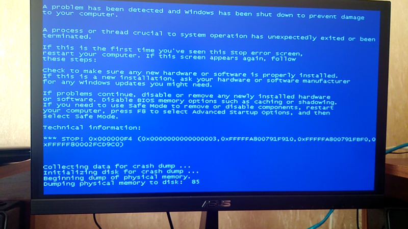 Постоянно перезагружается сам. Синий экран и компьютер перезагружается. Синий экран при перезагрузке. Перезагрузка ПК С синим экраном. Синий экран на ноутбуке.