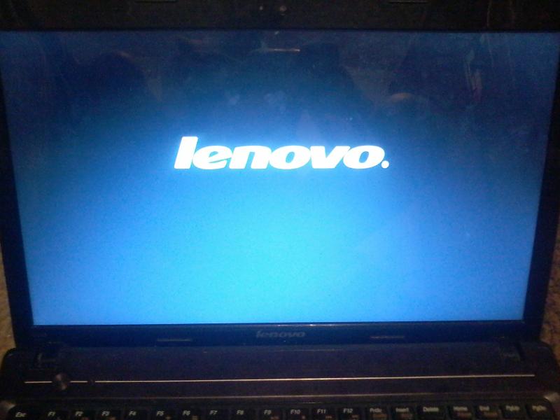 Горящий ноутбук леново. Леново 570е экран. Ноутбук леново не загружается. Леново при включении ноутбука. Запуск ноутбука Lenovo.