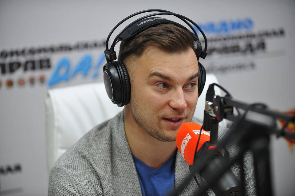 Радио 1 прямой эфир слушать. Ведущие радио КП Москва.