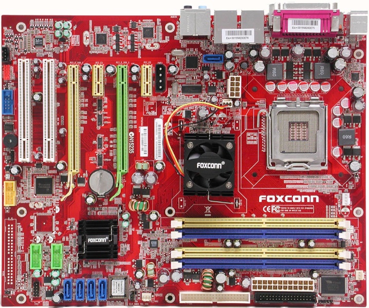 Какая плата лучше. Материнская плата Foxconn 975x7aa-8ekrs2h. Foxconn x7 124. Материнская плата 975. Сколько стоит приём материнских плат.