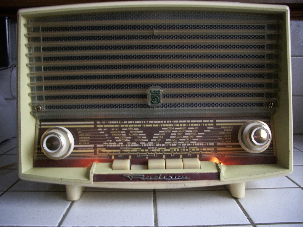 Радиола радио слушать. Постапокалиптическое радио Frequency 2156. Frequency 2156