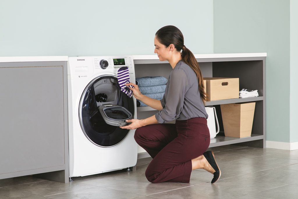 Did the laundry. Samsung ADDWASH. Самая простая стиральная машина автомат для пенсионеров. Стиральная f12a8hd5 лоток. Маркировочная машина Прачечная.