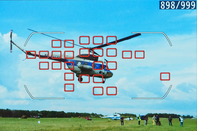 Nikon D7100 оснащен модулем фокусировки с 51 чувствительным датчиком. По любой из этих точек может производиться фокусировка. Выбор нужной точки можно доверить как автоматике фотоаппарата, так и сделать это самостоятельно.