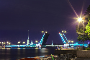 Кардинально же изменить ситуацию сможет лишь выбор более удачных условий съемки.