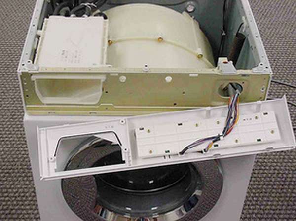 Описание начального этапа разборки стиральной машины Индезит
