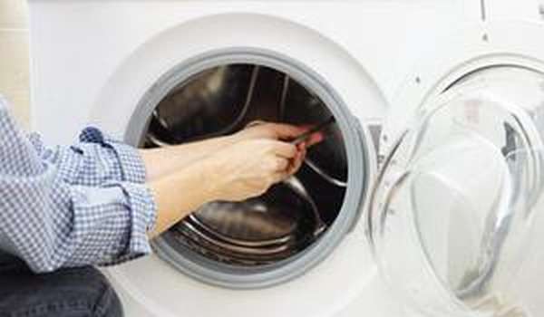 Способы демонтажа дополнительных элементов стиральной машины Индезит