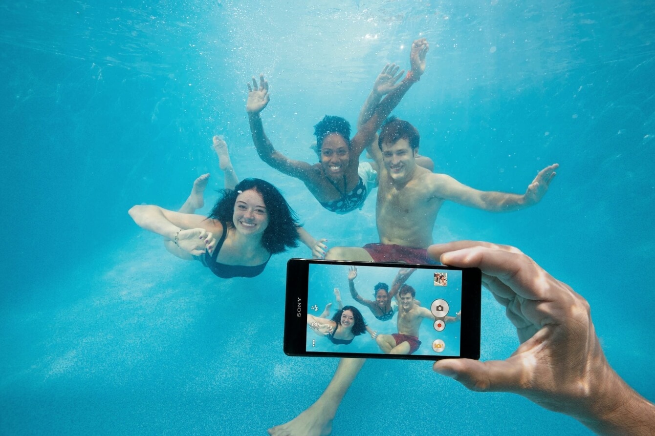 можно ли снимать смартфоном под водой?