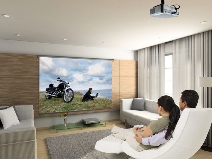 Что выбрать для дома: телевизор или проектор?