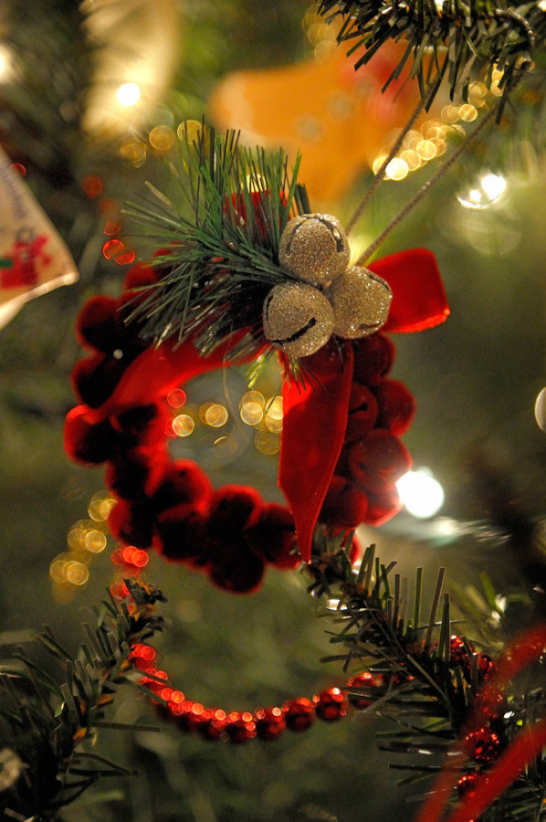 Lindsay-Silverman-tree-ornament-with-bokeh