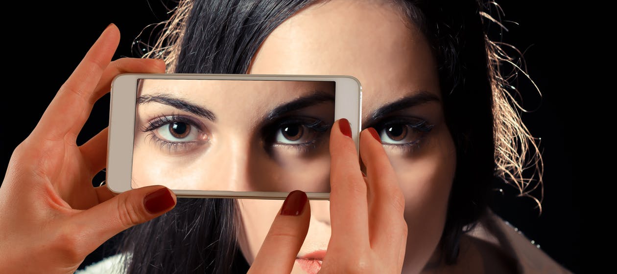 smartphone-face-woman-eyes-122428.jpeg