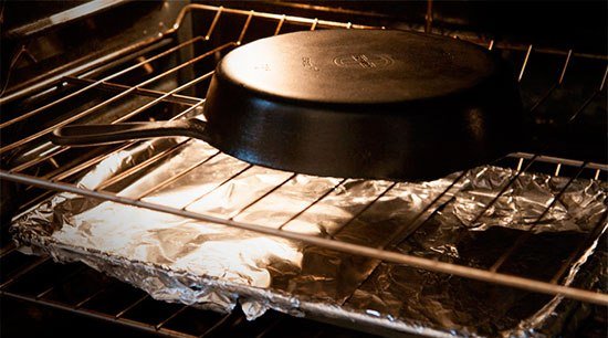 Прокаливание чугунной сковороды в духовке