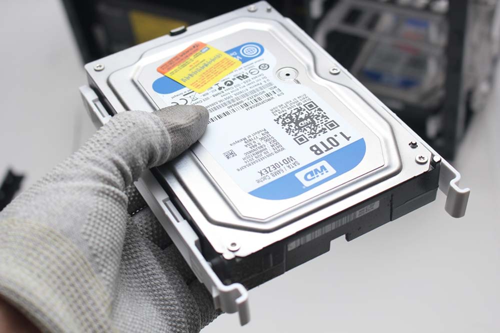 Ос запускается с hdd а не с ssd