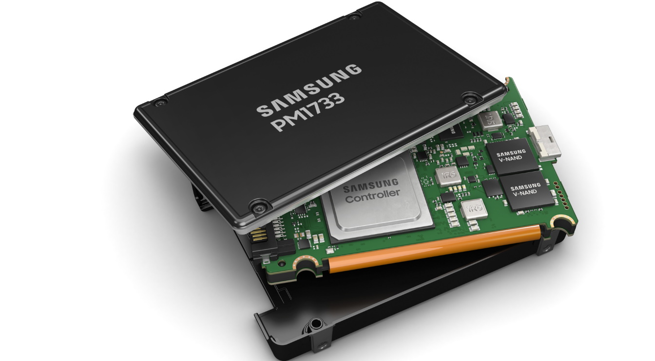 SSD — компьютерное энергонезависимое немеханическое запоминающее устройство на основе микросхем памяти, альтернатива HDD