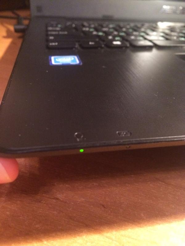 Горящий ноутбук леново. Включая ноут, черный экран. Ноутбук не загружается темный экран. Асер индикатор питания горит. Ноутбук запускается с черным входом.