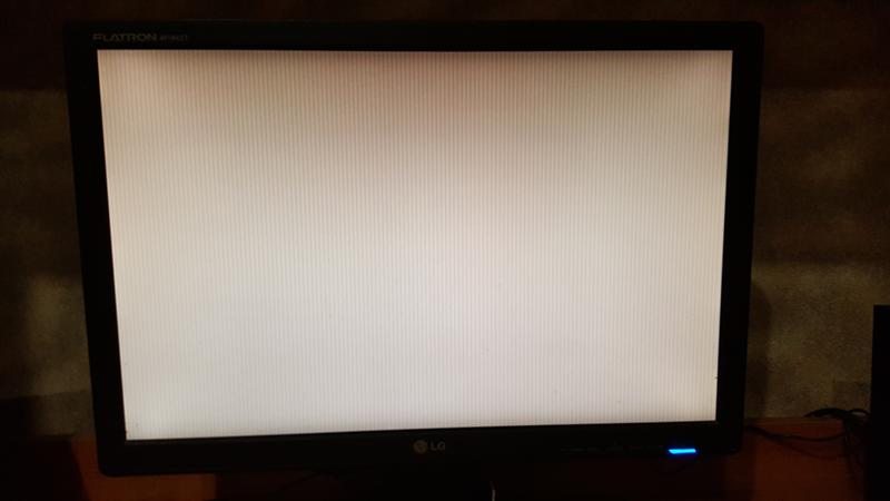 Что делать если экран стал белым. Tl15h102b белый экран. Белый экран на мониторе. Серый экран монитора. Серый экран на ПК.