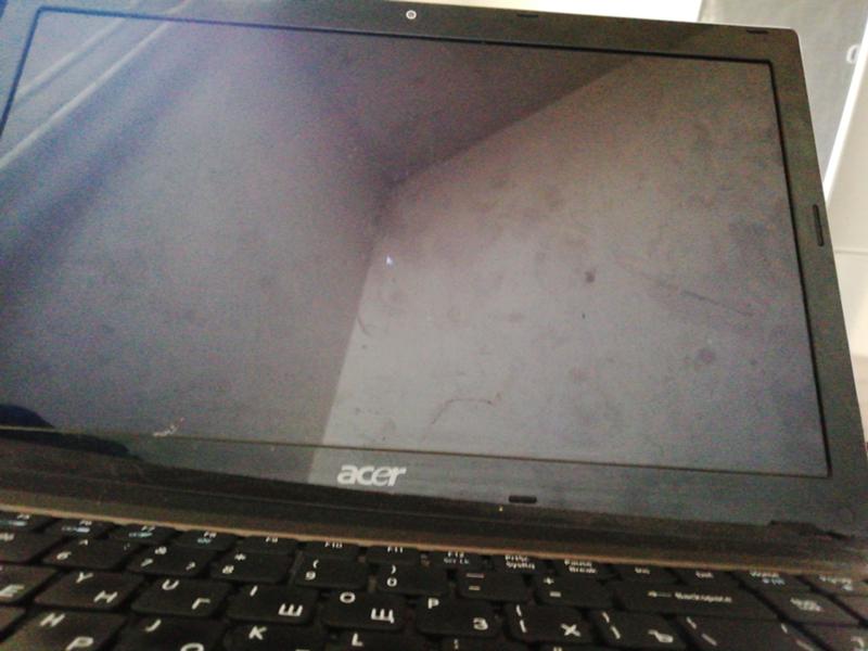 Асер черный экран. Ноутбук Асер чёрный экран. DNS ноутбук "экран. Ноутбук черный экран с внешним монитором.