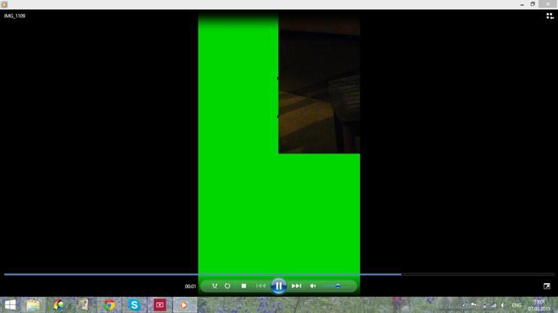 Зеленый экран при включении. Зелёный экран вместо видео. Половина экрана зеленая. Видеозвонок зелёный экран. Монитор наполовину зеленый.