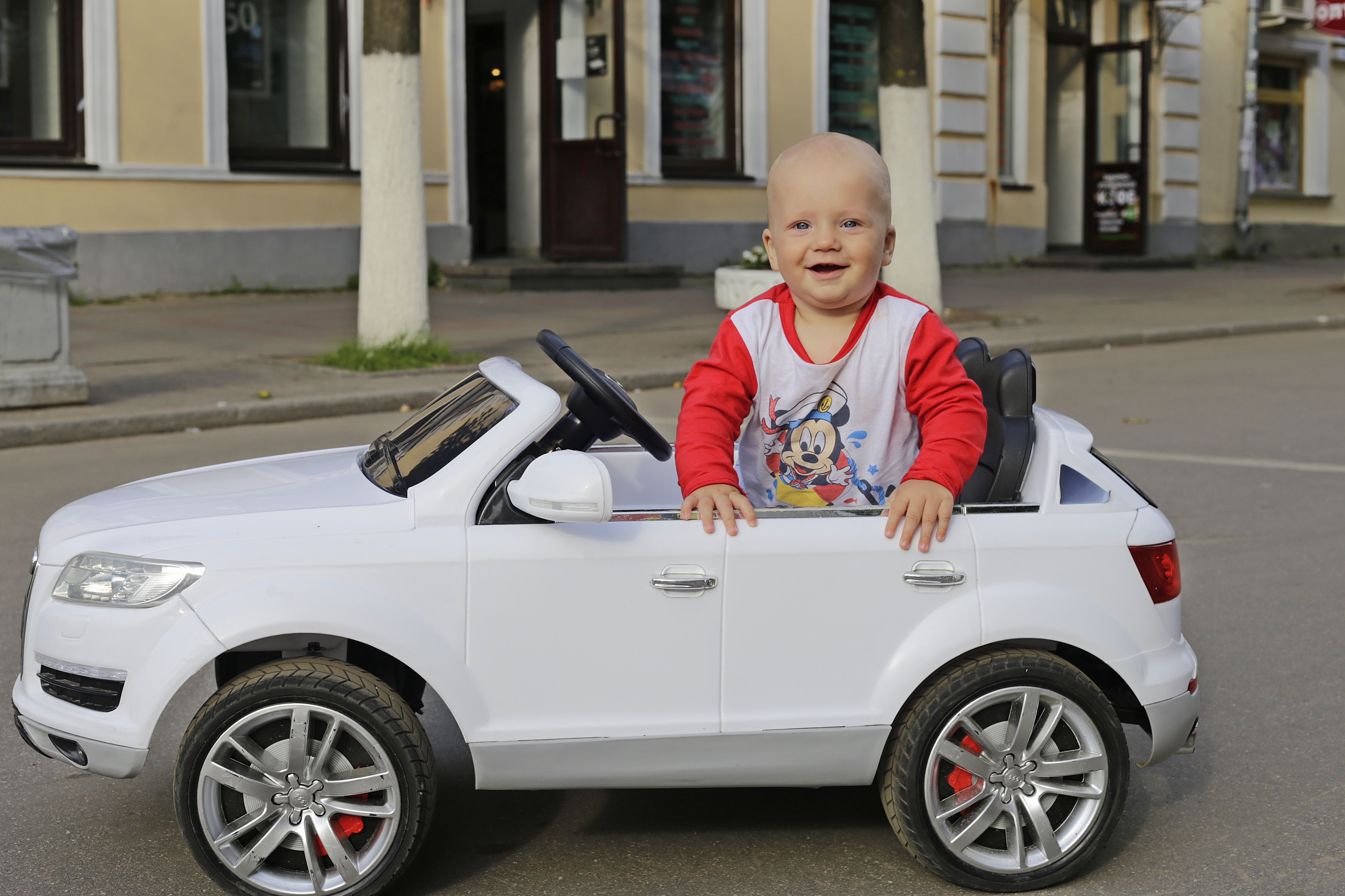 Машина ребенка 4 лет. Машина для детей. Для малышей. Машины. Машины для мальчиков. Детский автомобиль.