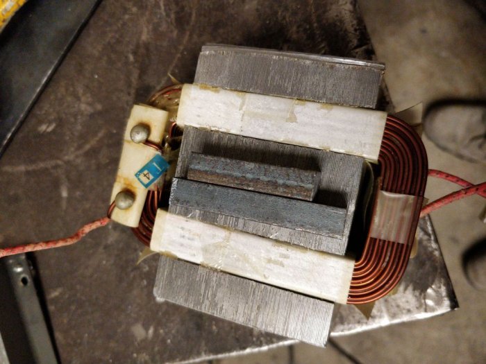 ΠΠΎΡΠ½ΡΠΉ Π±Π»ΠΎΠΊ ΠΏΠΈΡΠ°Π½ΠΈΡ ΠΈΠ· ΡΡΠ°Π½ΡΡΠΎΡΠΌΠ°ΡΠΎΡΠ° ΠΌΠΈΠΊΡΠΎΠ²ΠΎΠ»Π½ΠΎΠ²ΠΊΠΈ