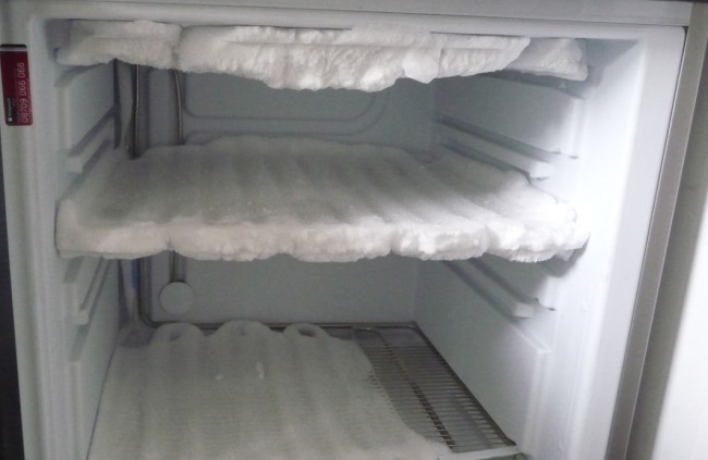 Перевозка холодильника в неразмороженном виде, приведет его к критической поломке