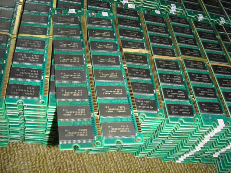 Используется много памяти. PC-100 Оперативная память. 1 Терабайт оперативной памяти. Оперативная память 1nthf,FQN. 128 Терабайт оперативной памяти.