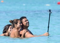 как работает палка для селфи