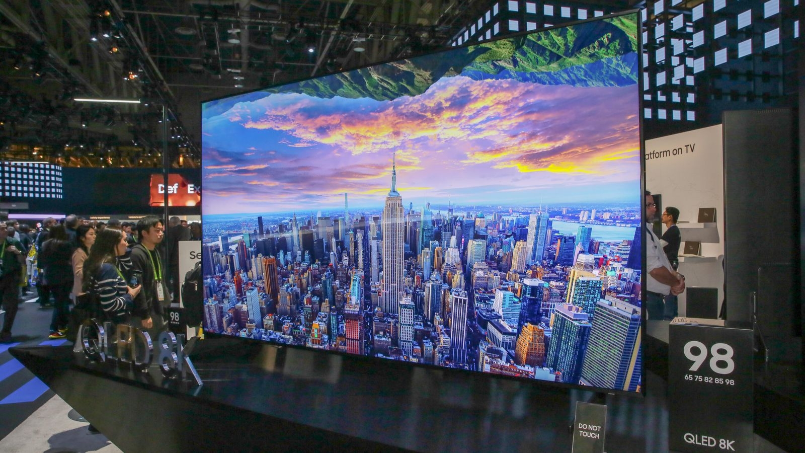 98 дюймов. Samsung OLED 8k. Самсунг 98 дюймов 8к. Samsung QLED 8k inch 2020. Телевизор самсунг 8к 98 дюймов.